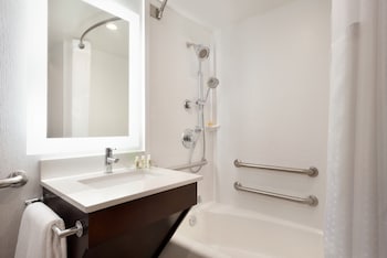 Standard Room, 1 King Bed, Accessible (Mobility, Accessible Tub)
