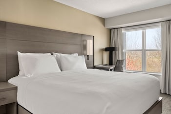 Suite, 2 Bedrooms (Mobility Accessible, Roll-In Shower)