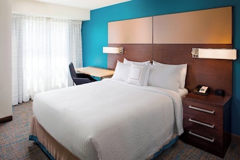 Suite, 2 Bedrooms (Mobility Accessible, Roll-In Shower)