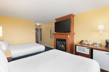 Deluxe Room, 2 Queen Beds, Fireplace, Bay View