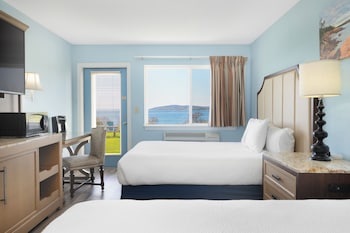 Standard Room, 2 Queen Beds, Bay View, Ground Floor