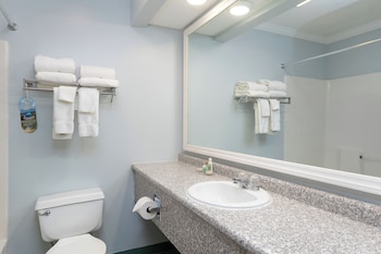 Deluxe Room, 1 King Bed, Fireplace, Bay View