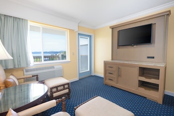 Superior Room, 1 King Bed, Balcony, Bay View