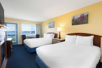 Deluxe Room, 2 Queen Beds, Fireplace, Bay View