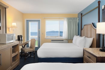 Room, 2 Queen Beds, Balcony, Bay View