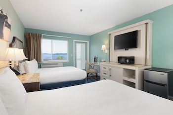 Standard Room, 2 Queen Beds, Balcony, Bay View