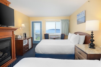 Deluxe Room, 2 Queen Beds, Fireplace, Bay View