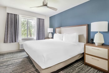 1 Bedroom King Suite with Balcony