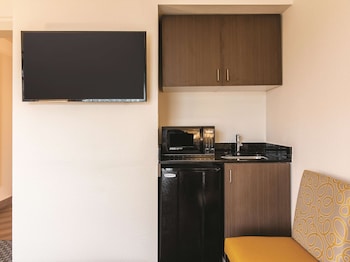 Suite, 1 King Bed, Non Smoking