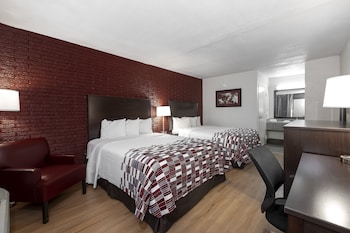 Deluxe Room, 2 Queen Beds, Smoking