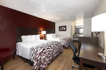 Deluxe Room, 2 Queen Beds, Smoking