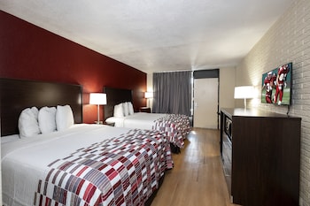 Deluxe Room, 2 Queen Beds, Smoking