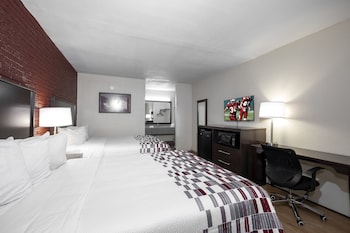 Deluxe Room, 2 Queen Beds, Smoking