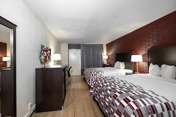 Deluxe Room, 2 Queen Beds, Smoking