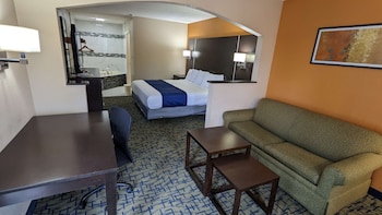 Standard Room, 1 King Bed, Smoking, Jetted Tub