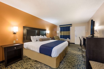 Standard Room, 1 King Bed, Smoking, Refrigerator & Microwave