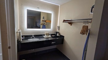 Standard Room, 1 King Bed, Non Smoking, Jetted Tub