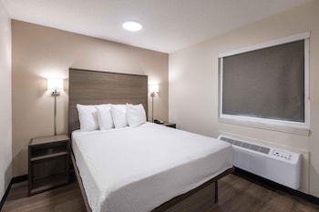 Deluxe Studio, 1 Queen Bed with Sofa bed, Non Smoking