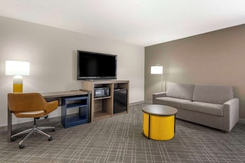 Room, 1 King Bed, Suite Non Smoking