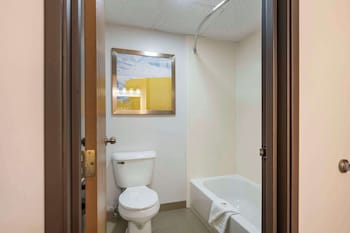 Standard Room, 1 Queen Bed, Non Smoking