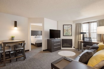 Room, 1 Queen Bed with Sofa bed, Accessible (Mobility/Hearing Roll in Shower)