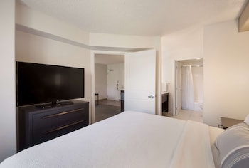 Room, 1 Queen Bed with Sofa bed, Accessible (Mobility/Hearing Roll in Shower)