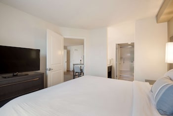 Room, 1 Queen Bed with Sofa bed, Accessible (Mobility/Hearing Roll in Shower)