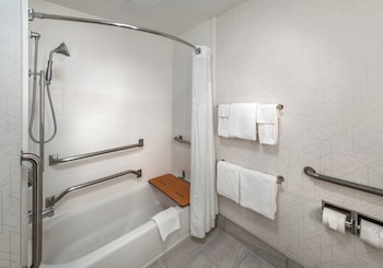 Standard Room, 1 King Bed, Accessible (Mobil Access Tub)