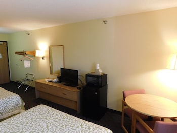 Room, 2 Queen Beds, Smoking (Pet Friendly)