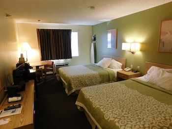 Room, 2 Queen Beds, Smoking (Pet Friendly)
