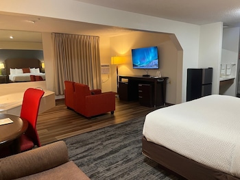 Jetted Tub Room, 1 King Bed, Non Smoking