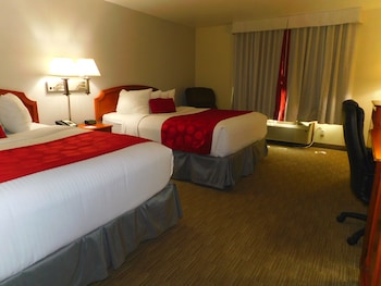 Deluxe Room, 2 Queen Beds, Smoking