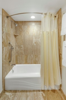 Room, 1 King Bed, Hearing Accessible, Balcony (Accessible Bathtub)