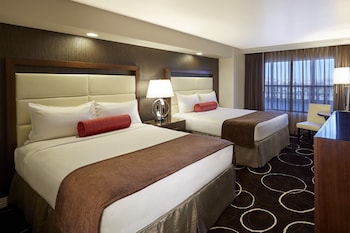 Deluxe View Room, 2 Queen Beds, High Floor