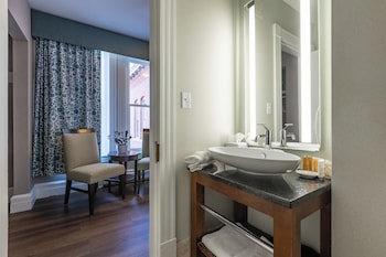 Traditional Suite, 1 Queen Bed