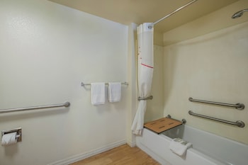 Suite, 1 King Bed, Accessible, Non Smoking