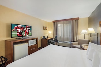 Suite, 1 King Bed, Accessible, Non Smoking