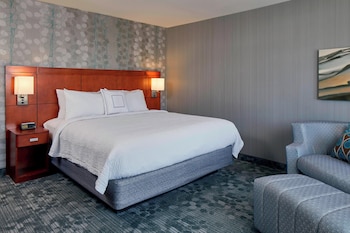 Room, 1 King Bed, Hearing Accessible (Accessible Bathtub)