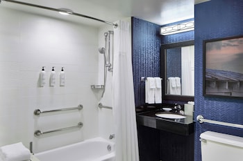 Room, 1 King Bed (Mobility/Hearing Accessible, Tub)