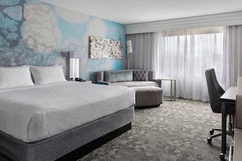 Room, 1 King Bed with Sofa bed, Hearing Accessible (Accessible Bathtub)