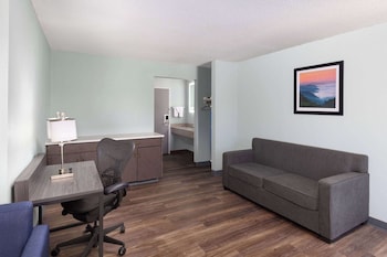 Suite, 1 King Bed, Non Smoking