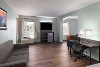 Suite, 1 King Bed, Non Smoking
