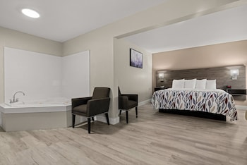 Suite Room, 1 King Bed, Non Smoking, Jetted Tub