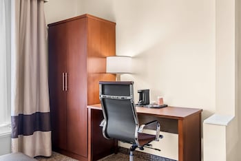 Suite, 1 King Bed, Accessible, Non Smoking