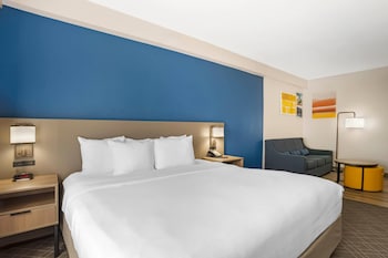 Suite, 1 King Bed, Non Smoking