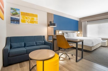 Suite, 1 King Bed with Sofa bed, Non Smoking