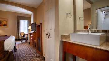 Standard Room, 1 Queen Bed, Accessible, Non Smoking