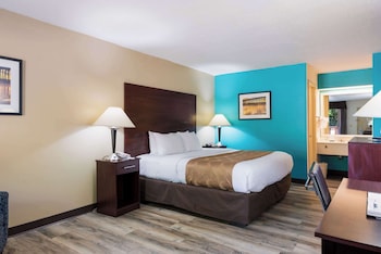 Standard Room, 1 King Bed, Smoking