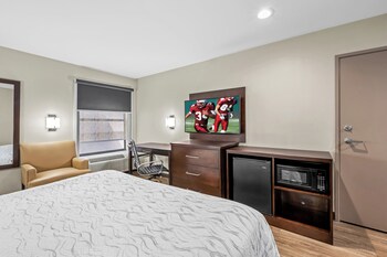 Deluxe Room, 1 King Bed, Accessible (Smoke Free)