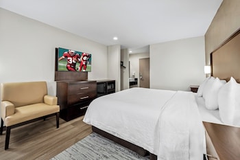 Premium Room, 1 King Bed (Upgraded Bedding & Snack, Smoke Free)